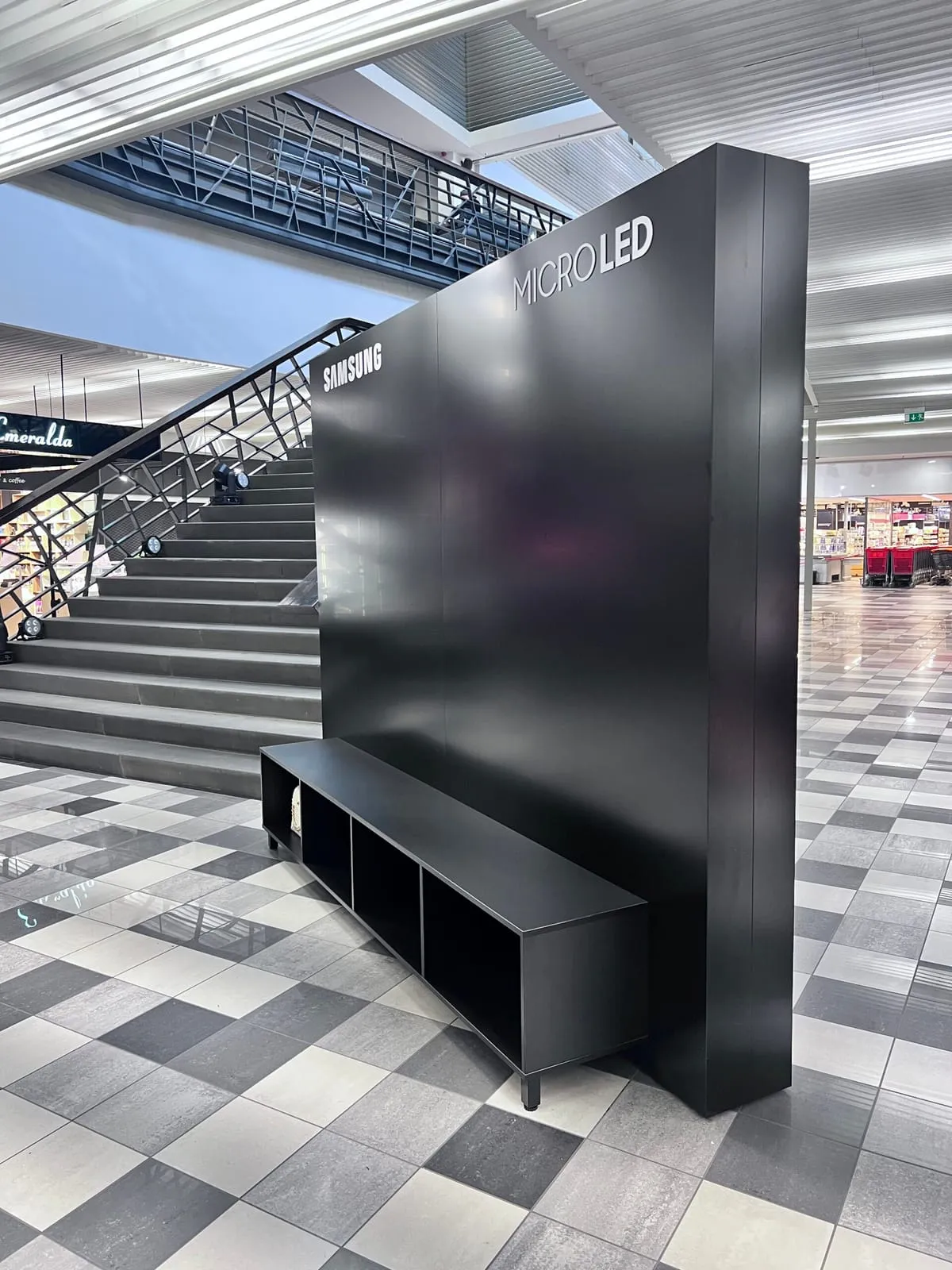 Samsung modular display stand — photo 2