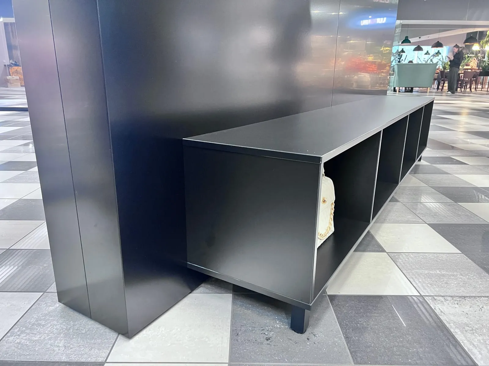 Samsung modular display stand — photo 3
